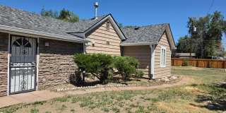 SPACIOUS, BRIGHT 2 BEDROOM - LARGE YARD Gallery 4