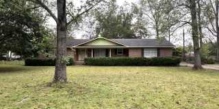 Beautiful Home in Sub South Gallery 1