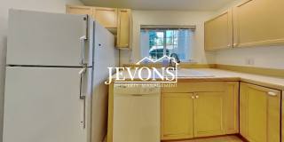 Condo with Swimming Pool and Private Enclosed 1-Car Garage in Klahanie Neighborhood Gallery 4