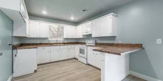 Great Location near Walmart Campus Gallery 6
