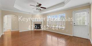 Beautiful 3 Bed, 2 Bath Bentonville Home with Fireplace & Fenced Backyard Gallery 4