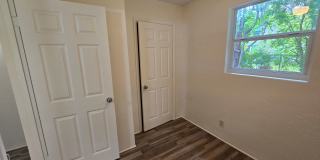 Clean 3 bedroom block home in Daytona! Gallery 9