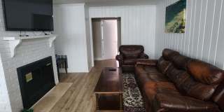 Room in 4 Bedroom Home at Edith Ave Gallery 32
