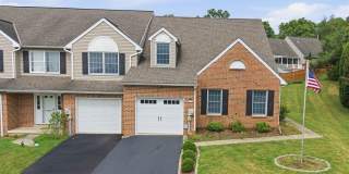 Beautiful 3 BR End Unit Townhouse in Summit Hills! Gallery 1