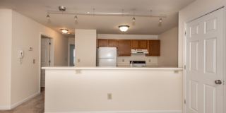 Walk to UC & UC Medical | 1BR/2BR Apartments Gallery 42