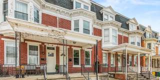 Spacious 5 Bedroom Home w/ Balcony, Porch & Yard Space! Gallery 1