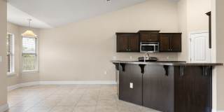 Spacious 4-Bedroom Home - Great Location Gallery 11