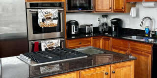 1607 SENECA Avenue Gallery 9