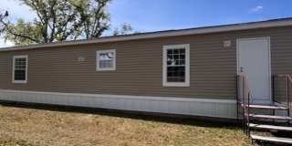 Country setting 2 bedroom home Gallery 1