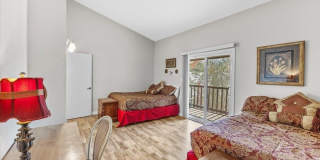 3345 E Lloyd St Gallery 18