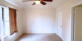 Open Floor Plan! Gallery 13