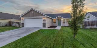 3 Bedroom, 2 Bath, 2-Car Garage with Room to Park Your Toys! Gallery 1