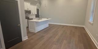 581 JAMESTOWN Gallery 17