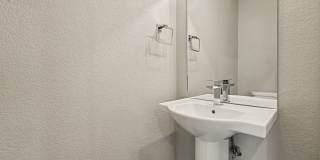 2 Bed, 1 Bath Townhouse with Roof Top Deck Gallery 16