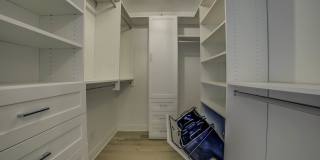 440 N Mcclurg Court Gallery 24