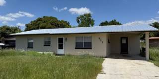 3/1.5 Home in Babson Park Gallery 1
