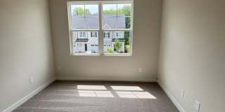 Beautiful End Unit Townhome in Griffith Lakes Gallery 25