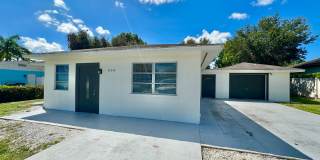** NAPLES PARK ** 3 BED / 3 BATH ** ATTACHED GARAGE * PETS OK ** ANNUAL ** Gallery 1