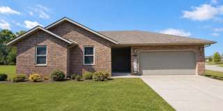 3 Bedroom | 2 Bath | 2 Car Garage | Nixa Schools | Pets Welcomed | HUGE Backyard! Gallery 1