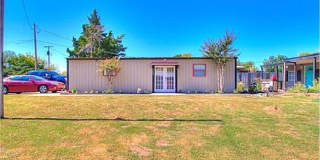 Cute, industrial-modern, and conveniently located!! Gallery 3