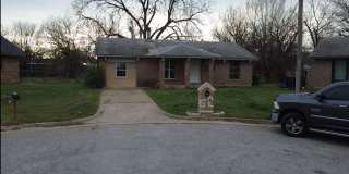 Charming 4-Bedroom Home with Spacious Yard! Gallery 6