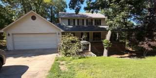 Discover this spacious 4-bedroom, 2.5-bathroom home in Russellville, AR Gallery 1