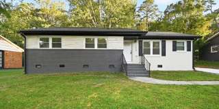 Available for Immediate move in! Recently renovated 3 bed 2 bath Gallery 1