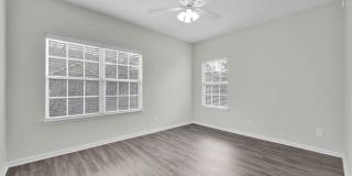 Bright and Spacious Townhome in Gate Community Gallery 18