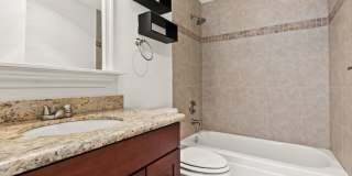 Modern 2-Bedroom Condo in Shoreline with Stylish Finishes Gallery 22