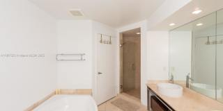 16275 Collins Avenue Gallery 6