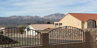 Spacious 3-Bed Home on Large Corner Lot with Boat-Deep Garage & Views Gallery 5