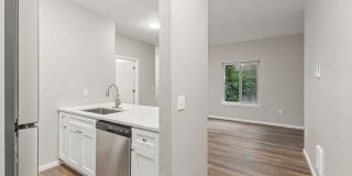 1202 E Pine Street Gallery 7