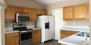 READY TO VIEW TO NOW! 3 Bed/ 2 Bath Home in Arrowhead Lakes Gallery 9