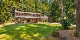 Woodinville Home with Spacious Layout & Updated Interior Gallery 1