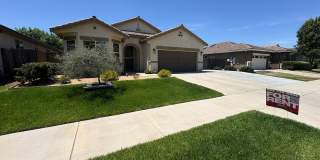 NW Visalia Home Near Shopping Center! Gallery 1
