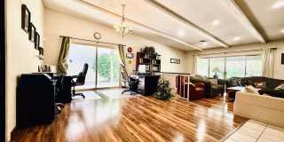 Available 8/1- Beautiful furnished single-story home located in prestigious Spanish Oaks! Gallery 21