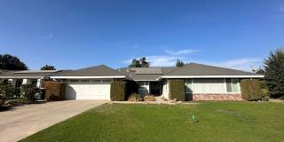 Great corner home for rent right by Crestwood Elementary with pool! Gallery 1