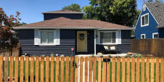 Beautiful House with 2 Car Garage and Yard Gallery 1