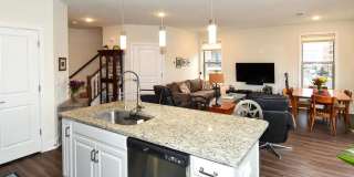 4-Level Furnished townhome! Gallery 6