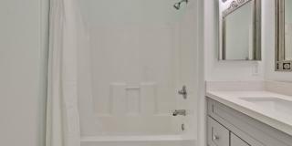 Excellent 2 Bed 2 Bath Condo - Completely Remodeled! Gallery 29