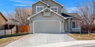 Welcome to Star! Great location 3 bed 2.5 Bath Gallery 1