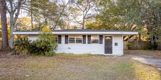 Cute Home with Fenced in back yard! Gallery 1