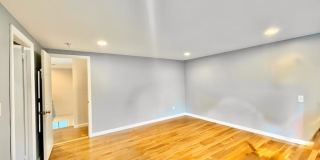 307 Washington St Gallery 7