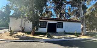 Stunning Furnished Unit! 2 BR, Bonus room and 1 Bath Gallery 1