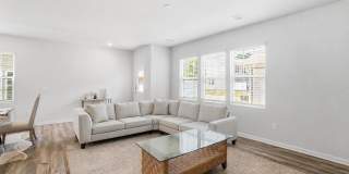 Luxury End-Unit Townhome in Desirable Chateau Community Gallery 17