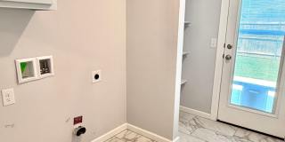 **Gorgeous Newer Build! 3 Bed 2 Bath** Gallery 9