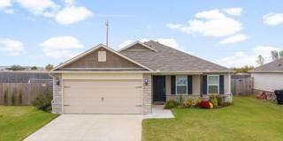 Spacious 3 Bed 2 Bath Home with 2 car garage and large backyard. Broken Arrow Schools! Gallery 1