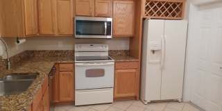 Townhouse with Amenities Galore: 3 BR / 2.5 Bath In The Colonnade Community Gallery 8