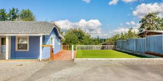 2BR Upstairs Unit with Mountain Views & Private Yard – Tacoma Living at Its Best 2BR Upstairs Unit with Mountain Views & Private Yard – Tacoma Living at Its Best Gallery 1