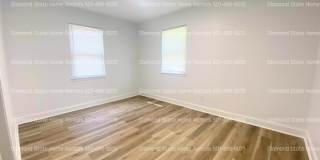 428 North Oak Street Gallery 8